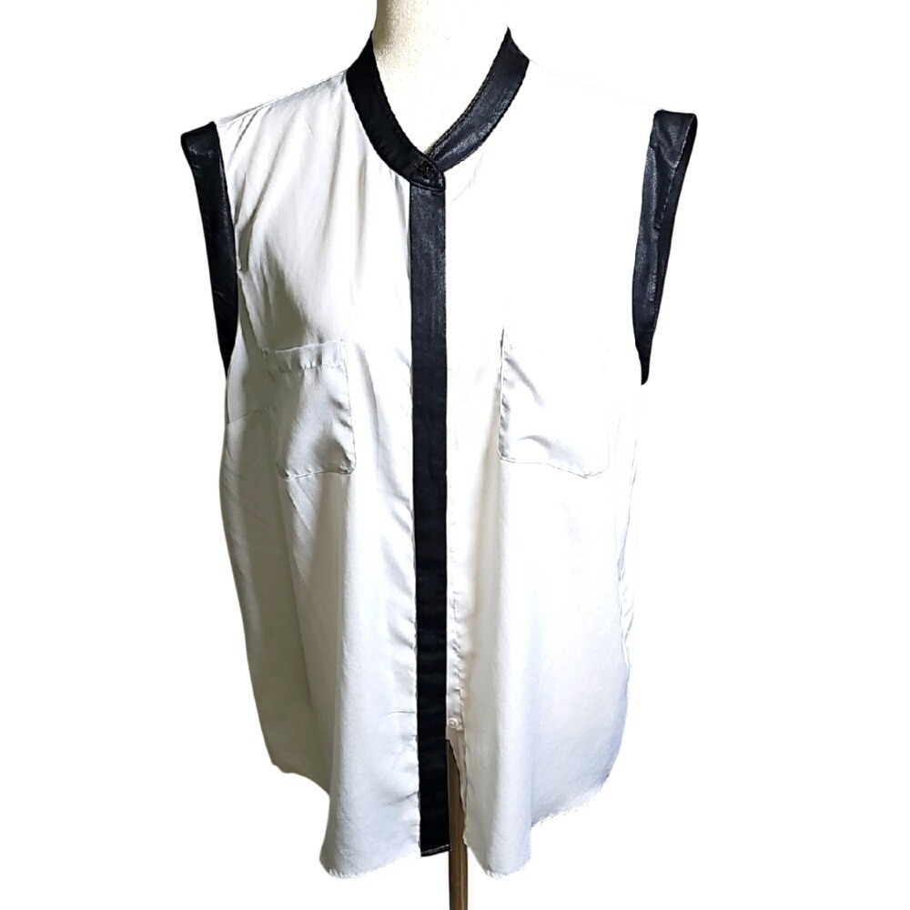 Rock & Republic Black and White Lightweight Sleeveless Top with hidden buttons